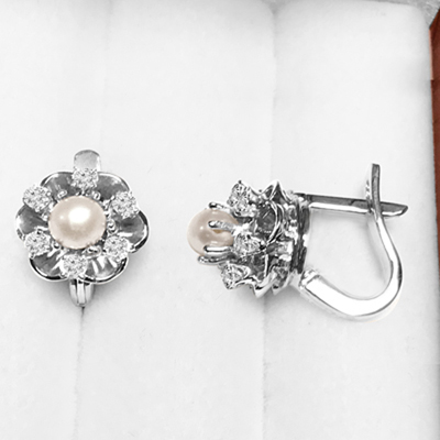 14k Gold Genuine Diamond Pearl Earring