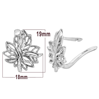 Maple Leaf Design Earrings in 14k Gold