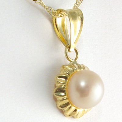 14k Gold White Pearl Pendant
