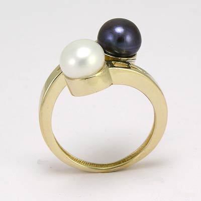 Black and White Pearl Ring in 14k Yellow Gold