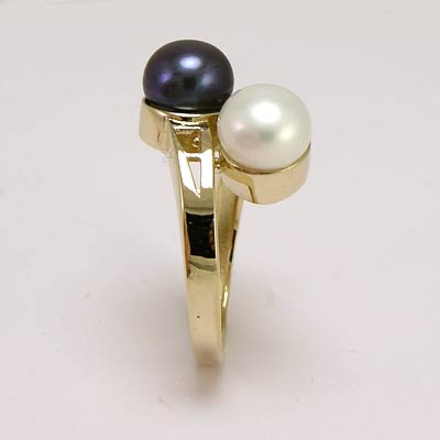 Black and White Pearl Ring in 14k Yellow Gold