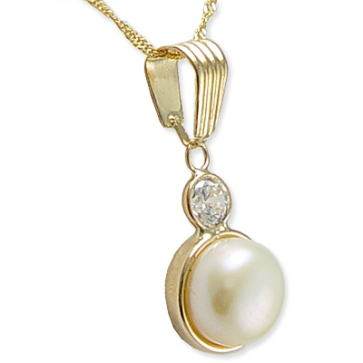14k Yellow Gold Pearl Pendant