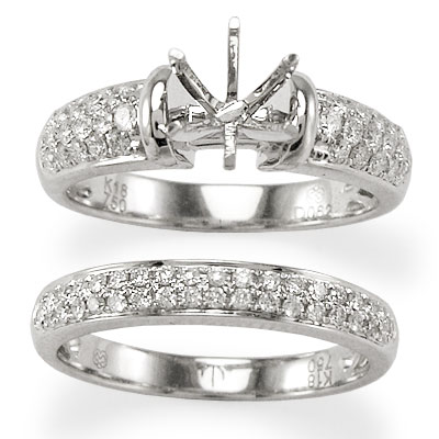 18k Gold Diamond Engagement Ring