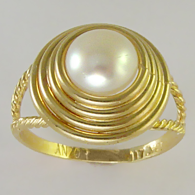 white Pearl Love Knot Ring 10k gold