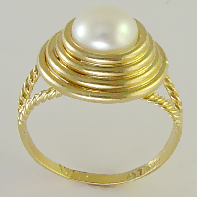 white Pearl Love Knot Ring 10k gold