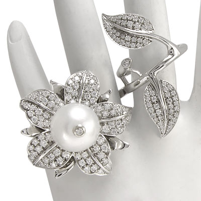 18k White Gold Anniversary Flower Pearl Ring