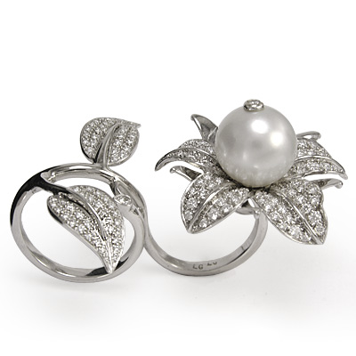 18k White Gold Anniversary Flower Pearl Ring