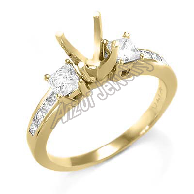 Princess Diamond Engagement Ring in 14k gold
