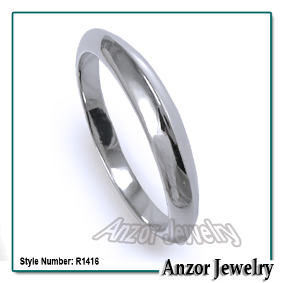 Graduated Knife Edge Wedding Band Ring 18k