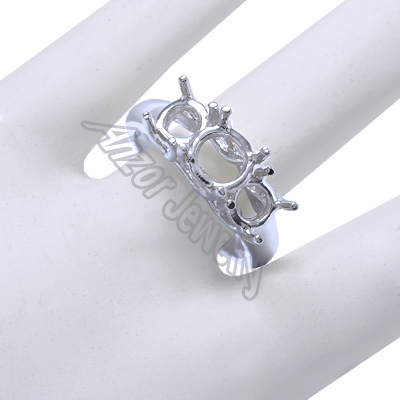 14k White Gold 3 Stone Trellis Ring Setting