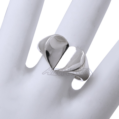 14k Gold Heart Shaped Ring from anzor