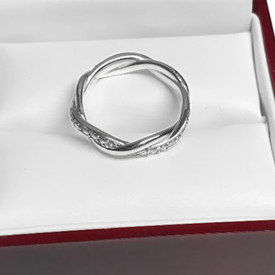 18k Gold Diamond Prong setting Wedding Band