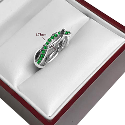 18k Gold Emerald Prong setting Wedding Band