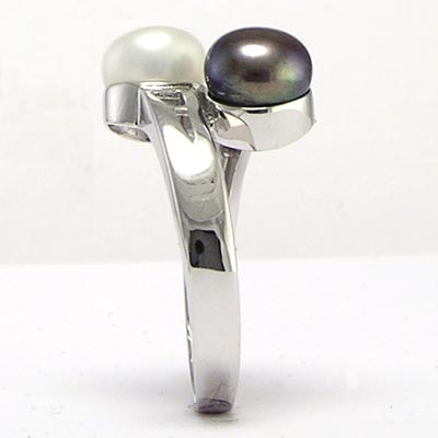 10k White Gold Pearl Ring