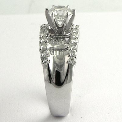 18k Gold Diamond Engagement Ring