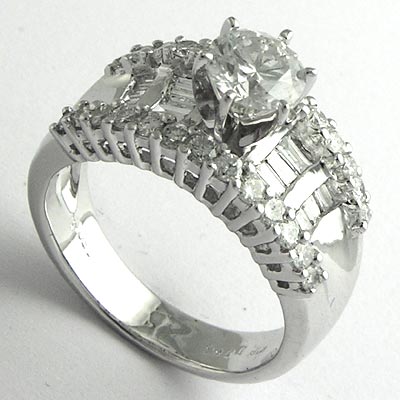 18k Gold Diamond Engagement Ring