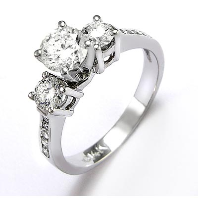 Diamond Engagemen Ring in 14k white gold