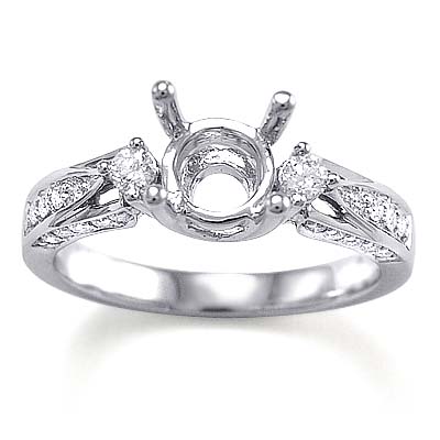 18k White Gold Diamond Engagement Ring