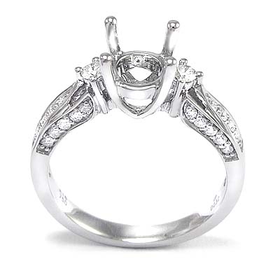 18k White Gold Diamond Engagement Ring
