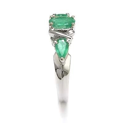 Three Stone Mother's ring Emerald 14k Gold